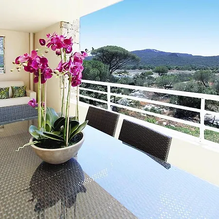 Salina Bay, Vecchio, Pool Side