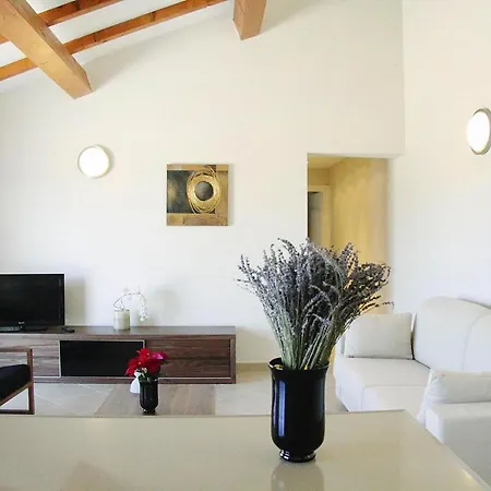 Apartment Salina Bay, Vecchio, Pool Side