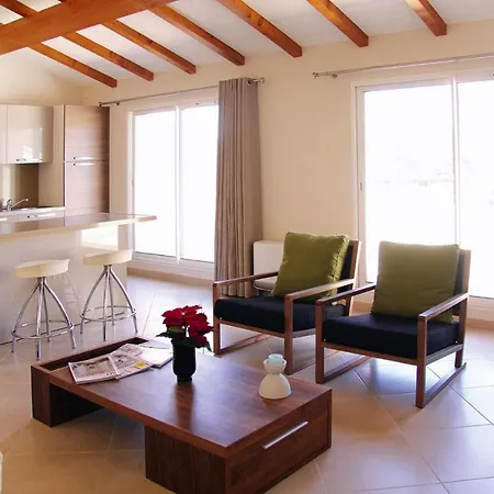 Apartment Salina Bay, Vecchio, Pool Side