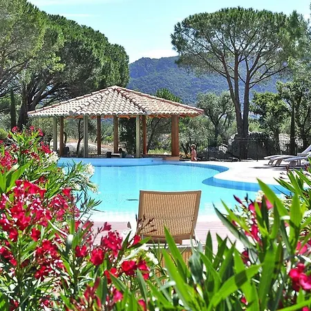Salina Bay, Vecchio, Pool Side Apartment *